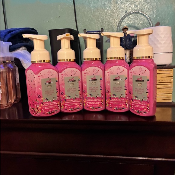Bath & Body Works Birthday Cake Foaming Hand Soap - Pink (5) - Picture 2 of 5